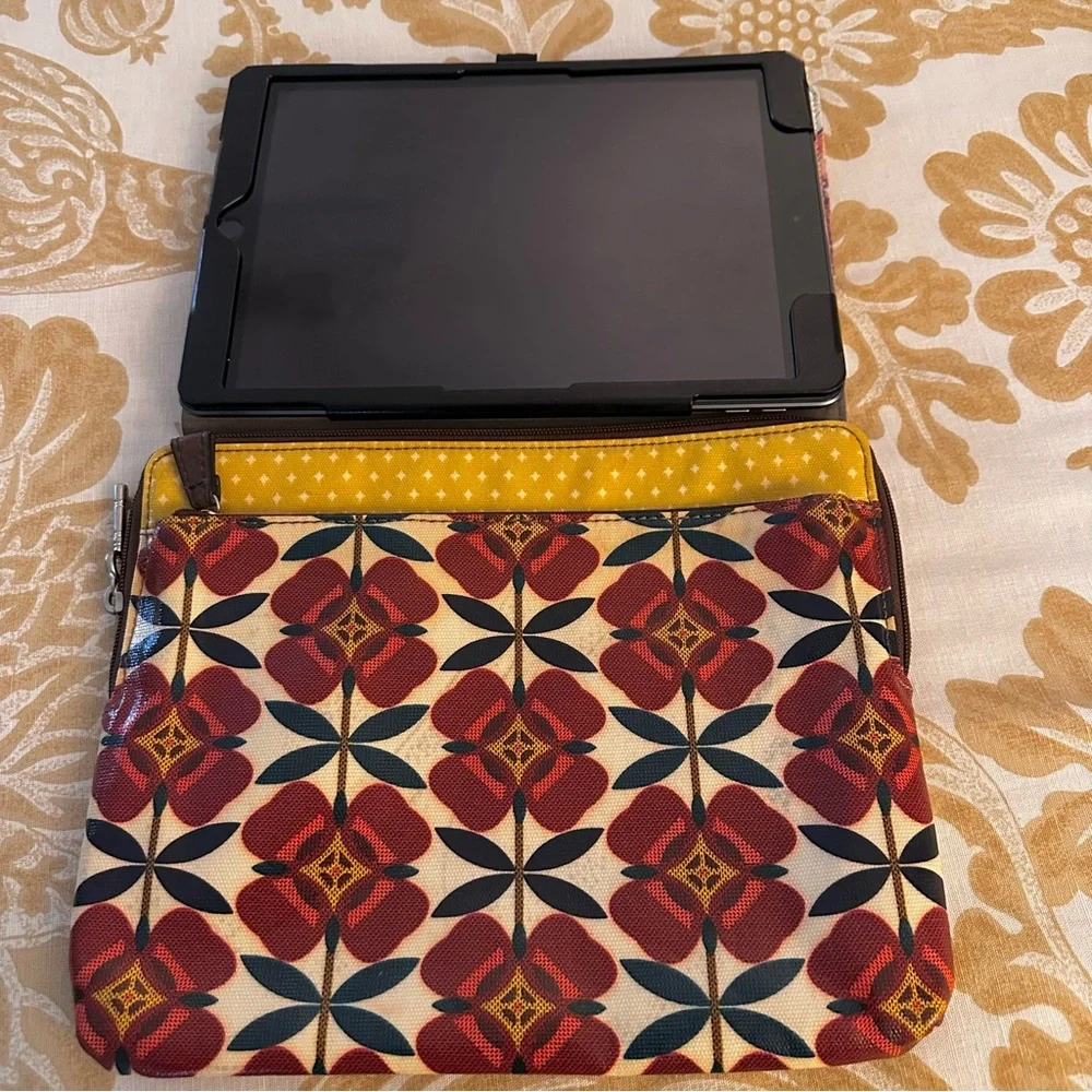 NWOT Fossil Tablet/IPad Zipped Case